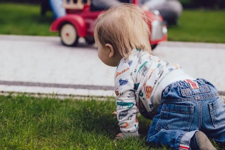 Juguetes Montessori para bebés de 6 a 12 meses (guía completa)